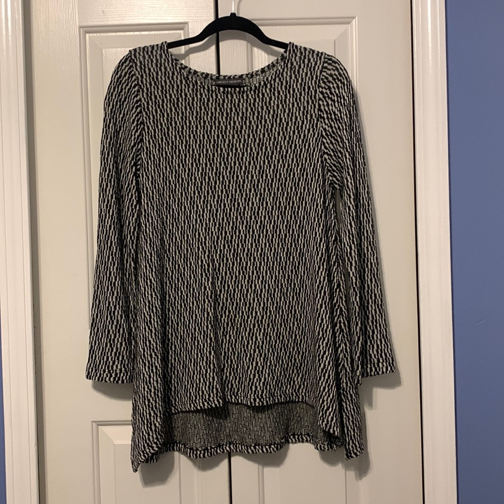 Black and white patterned tunic sz medium